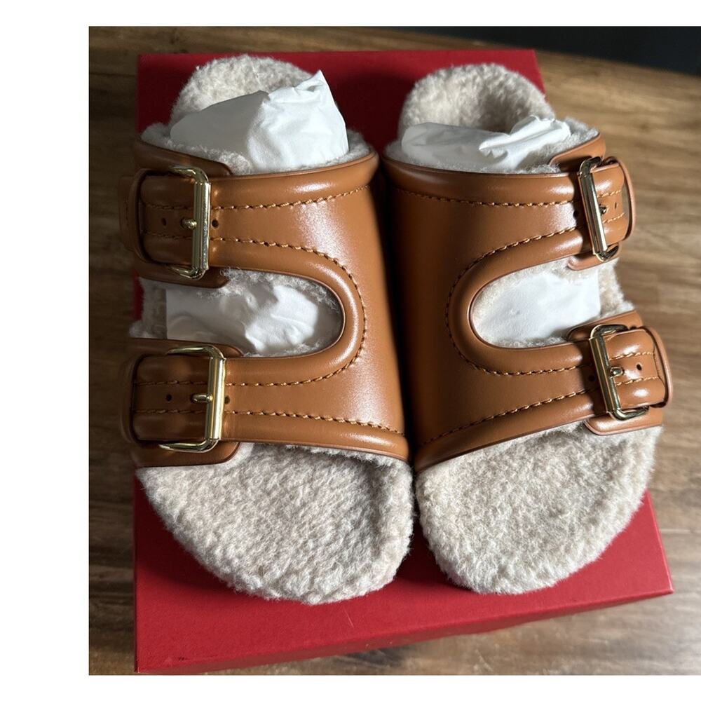 Valentino Garavani Leather Slide Sandals Almond EU37 US6.5 NIB $1100 Luxury - Picture 2 of 13